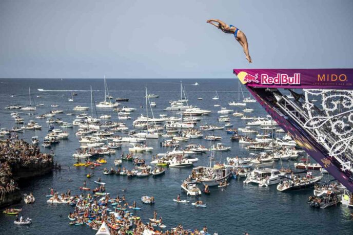 A Polignano A Mare Torna La Red Bull Cliff Diving World Series 